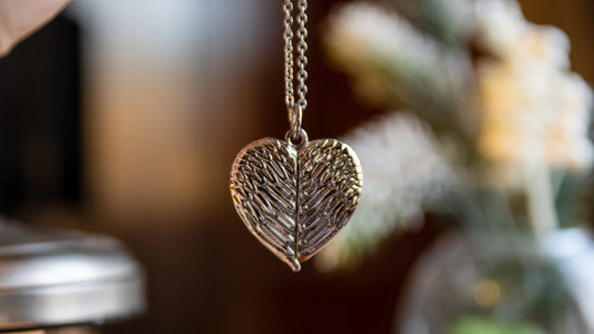 Wing Locket Necklace/ Personalizados