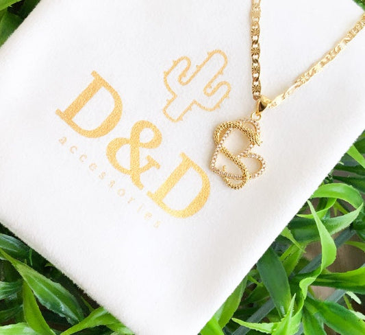 Snake love necklace