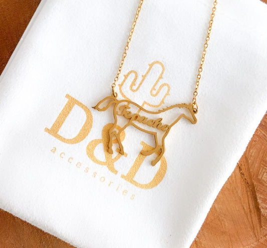 Mis Raíces Horse Necklace