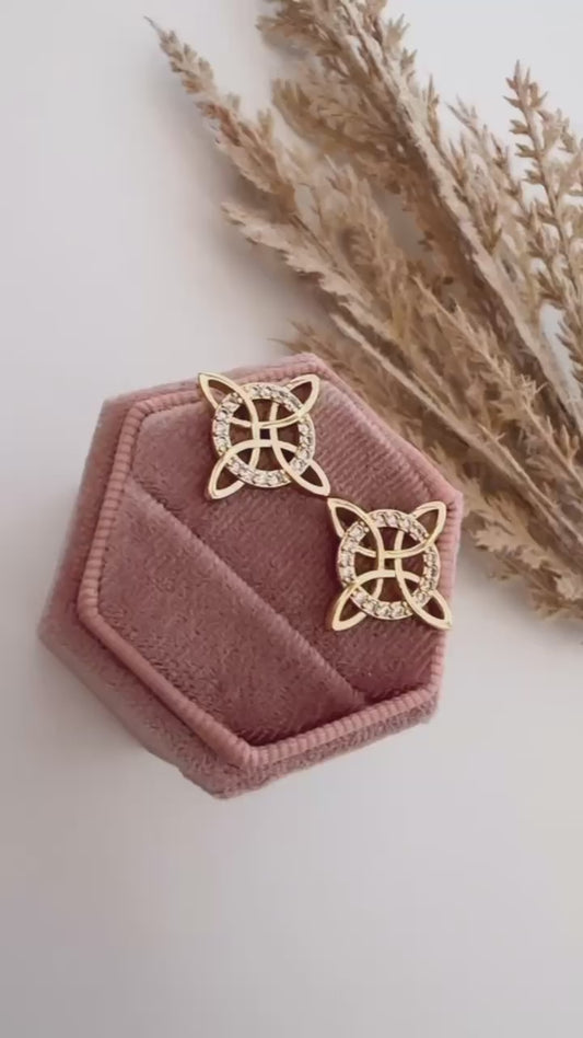 Nudo De Brujas Tily Studs