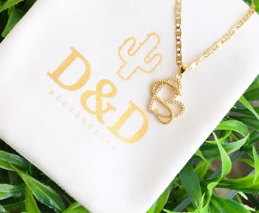 Snake love necklace